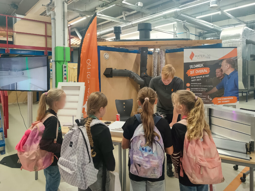 Opendag REMO Rijssen – Waterloo (1)-Topaz-Sharpen-Auto-Denoise